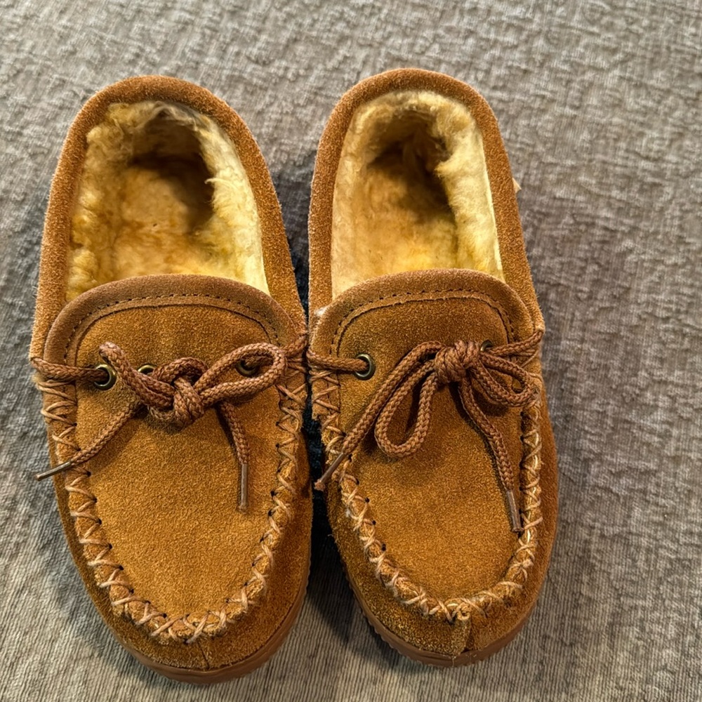 RJ’S Fozzies Kids Suede Moccasins. Size 1 - Picture 4 of 8